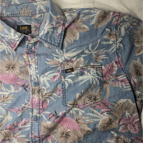 Men's Lee Size XL Hawaiian Casual Button Down Shirt Blue and Purple - Picture 2 of 8